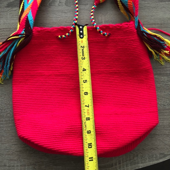 Authentic Wayuu bag / Fuchsia  pink  / multicolored strap/ Size M/ Mochila Wayuu - Picture 4 of 8